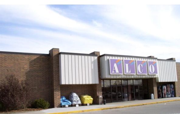Leon Retail Center: 108 NE 3rd St, Leon, IA 50144